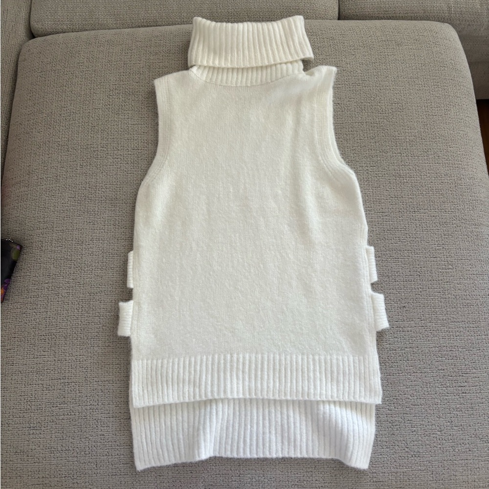White sweater turtle neck!